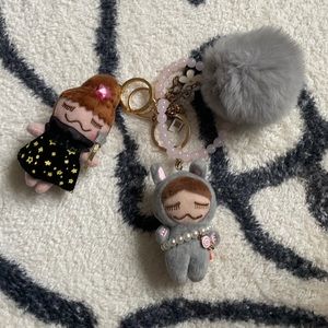 key chains （2 pieces)